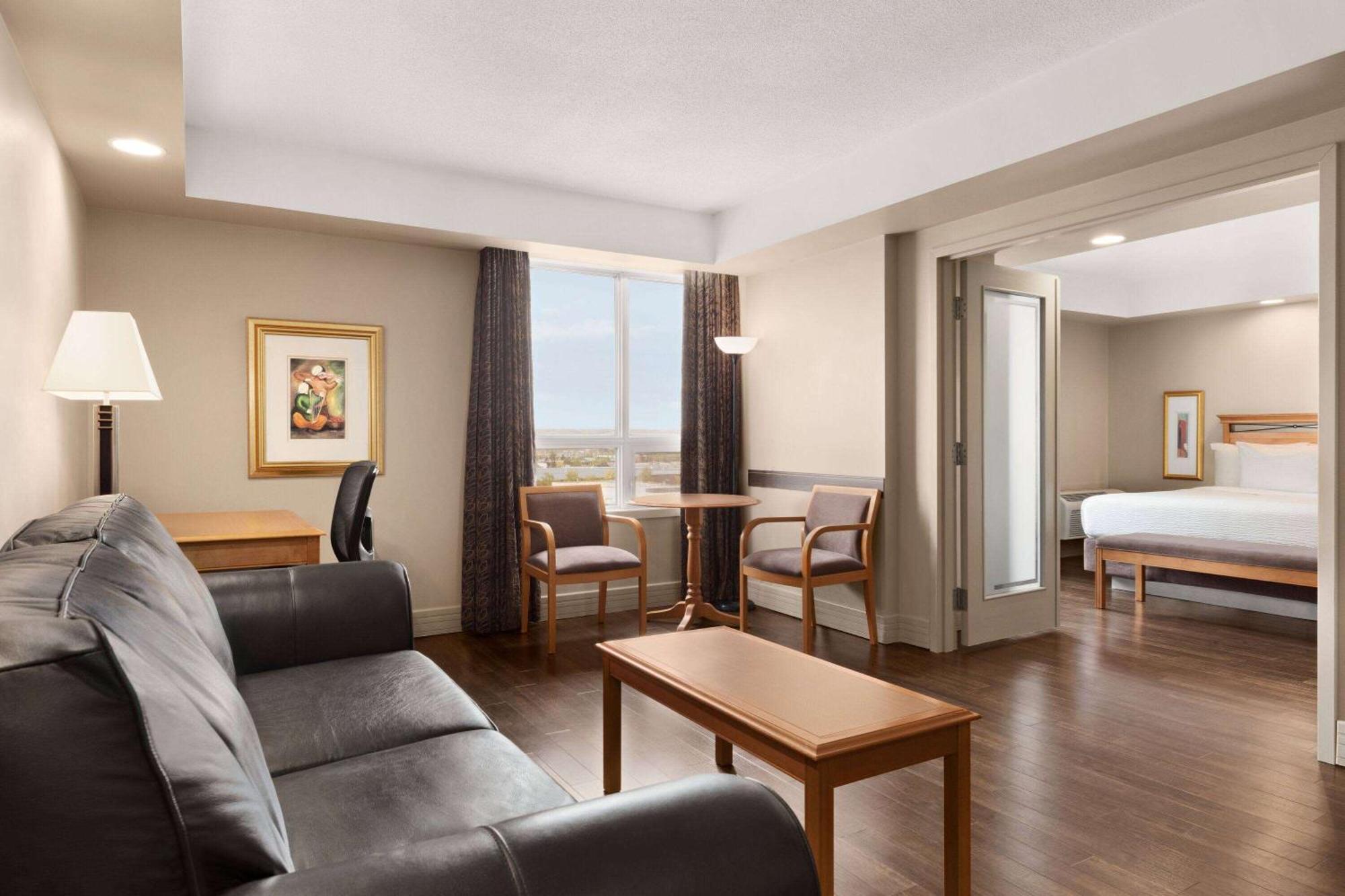 Royal Hotel Calgary, Trademark Collection By Wyndham Exterior foto